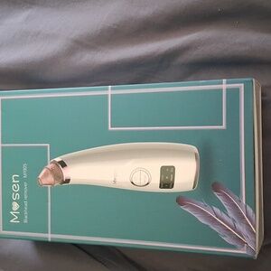 Mosen White Facial Blackhead Remover with Metallic Accents
